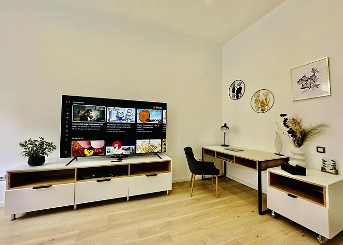 Clever Studio Near Central Shopping Center